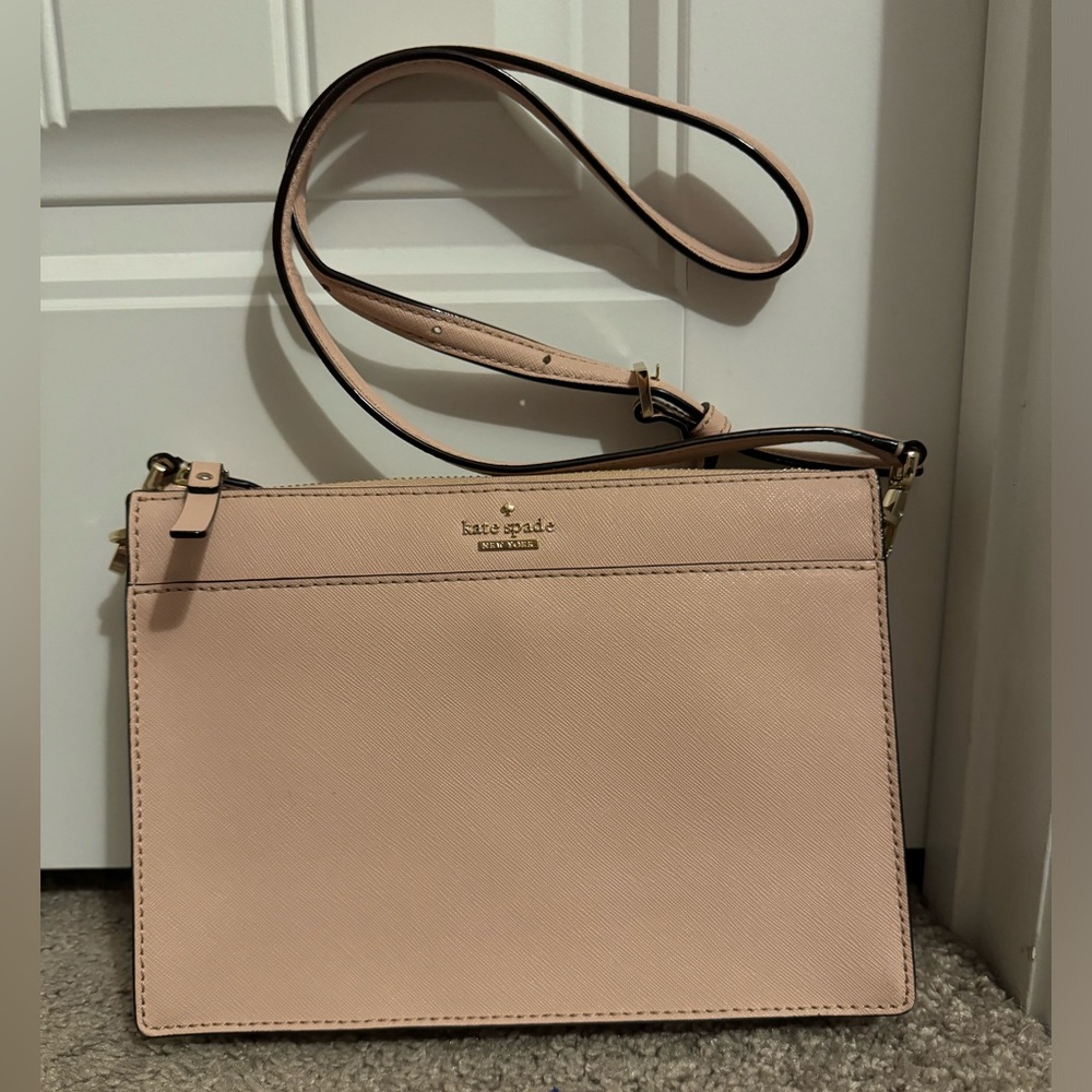 Pretty Kate Spade light pink zip close crossbody removable strap purse NWOT